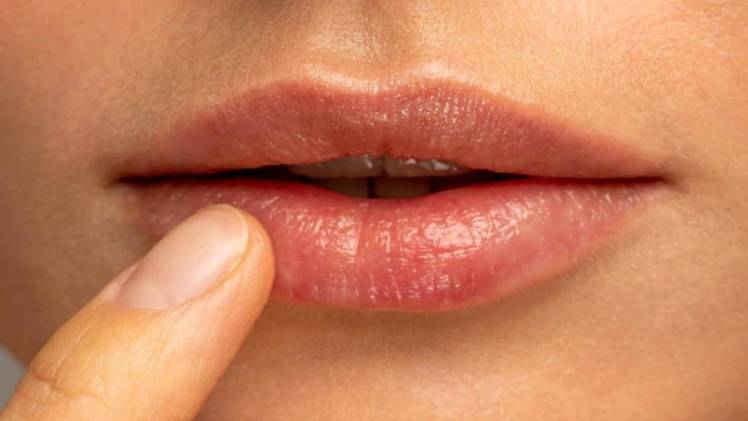 How Can You Keep Your Lips Hydrated All Day?(图1)
