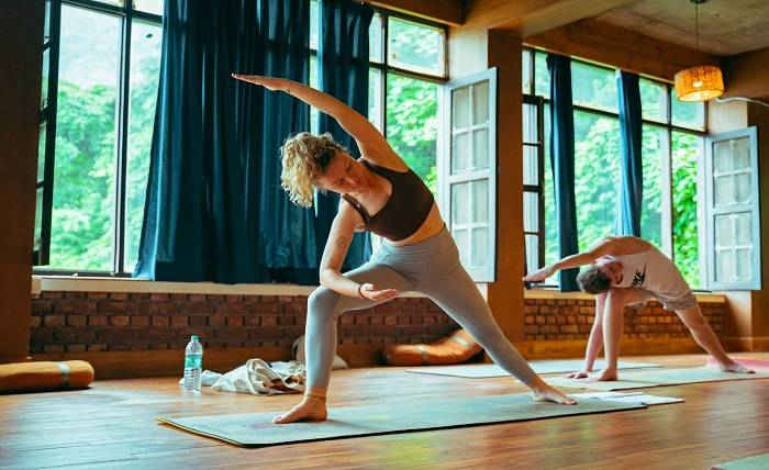 How To Warm Up Before Starting Yoga Class?(图1)