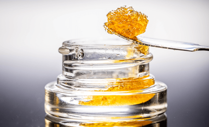 Exploring the Distinct Worlds of Live Resin and Distillate(图1)