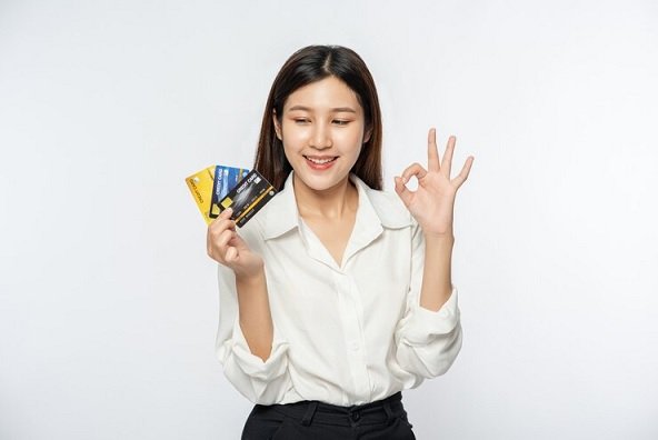 The Symphony of Credit Cards in Singapore: Embraci